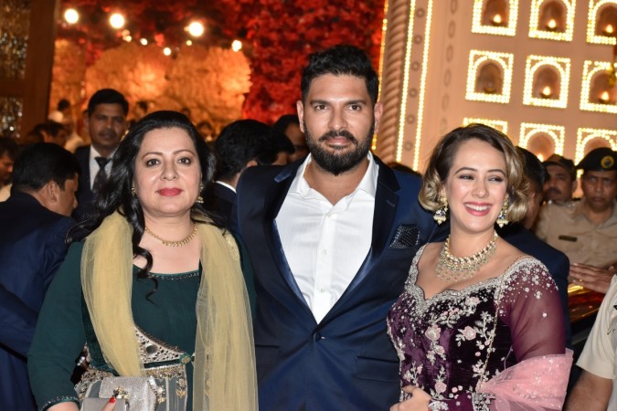 Yuvraj Singh with mother Shabnam and wife Hazel Keech Yuvraj Singh, Hazel Keech, Shabnam