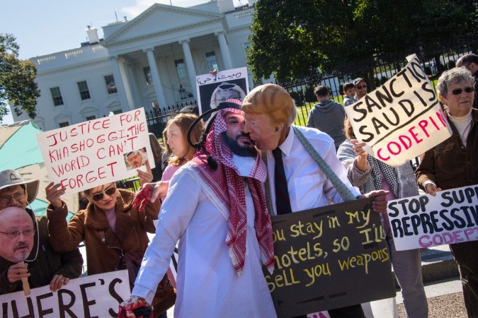 Demonstrators dressed as Saudi Arabian Crown Prince Mohammed bin Salman and US President Donald Trump (C) pretend to kiss outside the White House in Washington, DC, on October 19, 2018, demanding justice for missing Saudi journalist Jamal Khashoggi. TOPSHOT-US-POLITICS-TRUMP-diplomacy-demonstration-mass-media