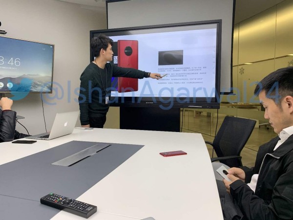 Potential OnePlus 7 or OnePlus 5G pictured in this leak along with Pete Lau in it Potential OnePlus 7 or OnePlus 5G pictured in this leak