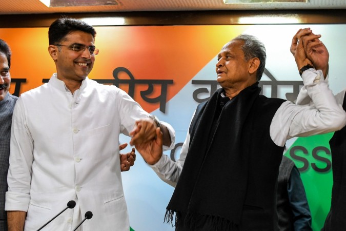 Newly-appointed Rajasthan chief minister Ashok Gehlot (R) and his newly-appointed deputy Sachin Pilot gesture as they hold hands during a press conference at the All India Congress Committee offices in New Delhi on December 14, 2018. (Photo by CHANDAN KHANNA / AFP) Rajasthan chief minister Ashok Gehlot (R) and his newly-appointed deputy Sachin Pilot