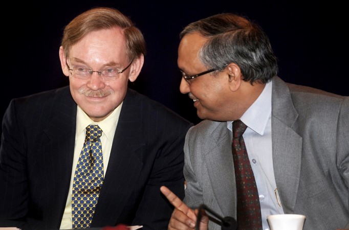 World Bank President Robert B Zoellick (L) chats with Confederation of Indian Industry (CII) Director General Chandrajit Banerjee at a business meeting with CEOs of the Confederation of Indian Industry (CII) in New Delhi on December 2, 2009. AFP PHOTO/RAVEENDRAN Director General Chandrajit Banerjee at a business meeting with CEOs of the Confederation of Indian Industry (CII)