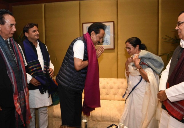 Kolkata: West Bengal Chief Minister Mamata Banerjee meets DMK President MK Stalin in Kolkata on Jan 18, 2019. Also seen Samajwadi Party president Akhilesh Yadav. mega rally kolkata stalin