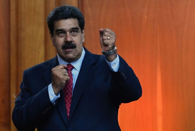 Venezuelan President Nicolas Maduro leaves after offering a press conference in Caracas, on January 25, 2019. - Venezuela's opposition leader Juan Guaido called Friday for a 'major demonstration' next week to demand the resignation of President Nicolas Maduro, in his first public appearance since declaring himself 'acting president' two days ago. Marudo