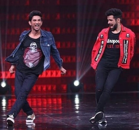 Super Dancer 3 host Rithvik Dhanjani with actor Sushant Singh Rajput Super Dancer 3