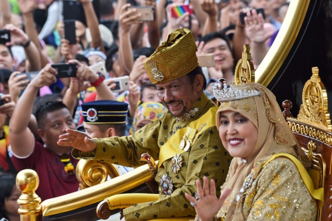 Brunei's Sultan Hassanal Bolkiah and Queen Saleha ride in a royal chariot during a procession to mark his golden jubilee of accession to the throne in Bandar Seri Begawan on October 5, 2017. Brunei's all-powerful sultan marks 50 years on the throne on October 5 with lavish celebrations including a glittering procession, a 21-gun salute and a ceremony at his vast, golden-domed palace. Brunei's Sultan Hassanal Bolkiah and Queen Saleha