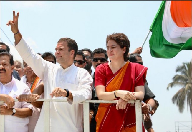 Congress general secretary Priyanka Gandhi stooped down to pick up the shoe of an injured journalist. Priyanka Gandhi