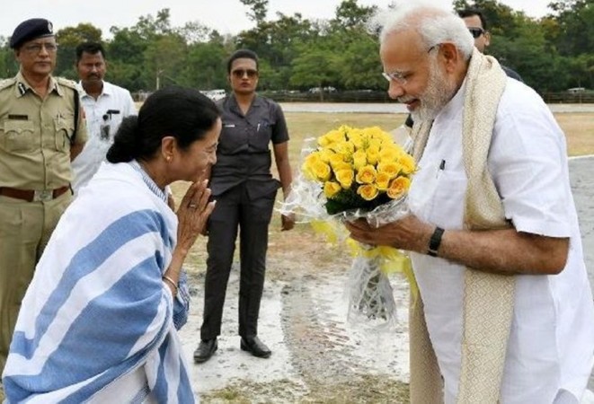 Mamata Banerjee with Narendra Modi Mamata Banerjee with Narendra Modi