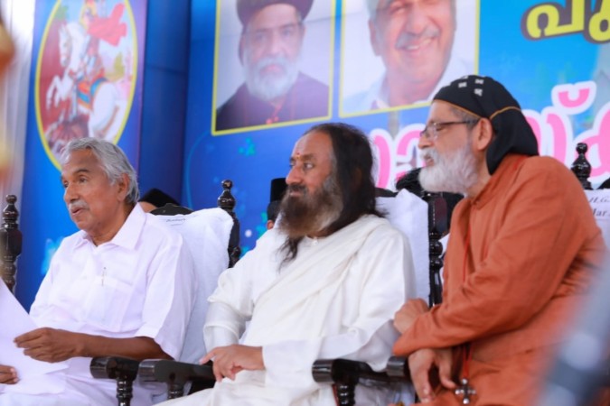AICC general secretary Oommen Chandy, Sri Sri Ravi Shankar and Dr Thomas Mar Athanasius Metropolitan engaged in a conversation during the presentation of the Order of St George Award to Sri Sri at Puthuppally on Sunday. ravi Shankar