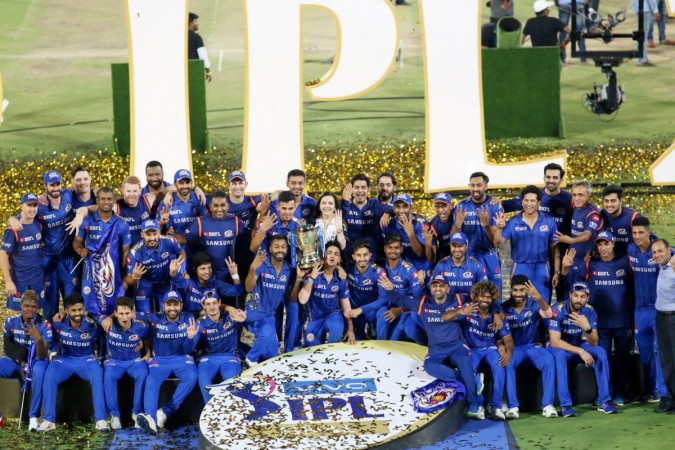 Mumbai Indians with the trophy Mumbai Indians