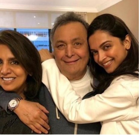 Deepika Padukone meets Rishi and Neetu Kapoor in New York Deepika Padukone meets Rishi and Neetu Kapoor in New York