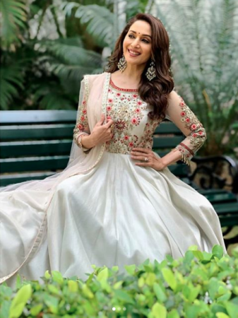 Madhuri Dixit in traditional outfit. Madhuri Dixit in traditional look 2