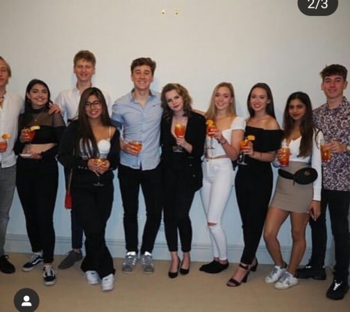 Suhana Khan with friends Suhana Khan