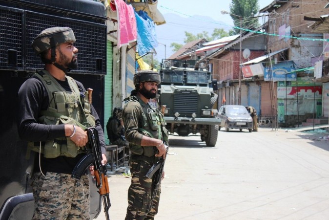 A police team headed by in-charge of Chingus Chatyari police post and sub-inspector MD Khan was deployed soon after the ROP flashed an alert. Jammu-Poonch