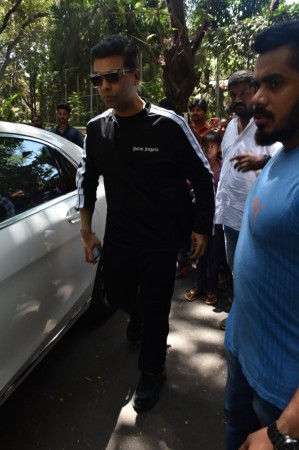 Karan Johar at Ajay Devgn and Kajol house to offer condolences. Karan Johar at Ajay Devgn and Kajol house to offer condolences