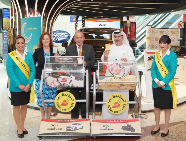 Colm McLoughlin, Executive Vice Chairman & CEO of Dubai Duty Free together with Salah Tahlak, Executive Vice President-Corporate Services and Sinead El Sibai, Senior Vice President – Marketing for Finest Surprise draw. Dubai lottery
