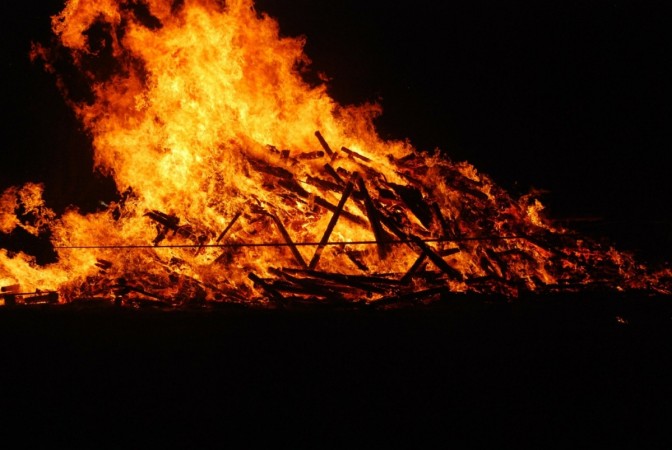 The man took the extreme step after the relatives of the dead had left the place. Funeral pyre
