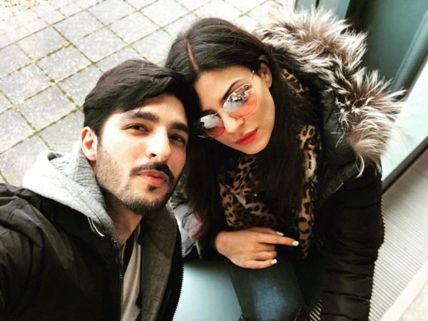 Sushmita Sen, Rohman Shawl Sushmita Sen, Rohman Shawl
