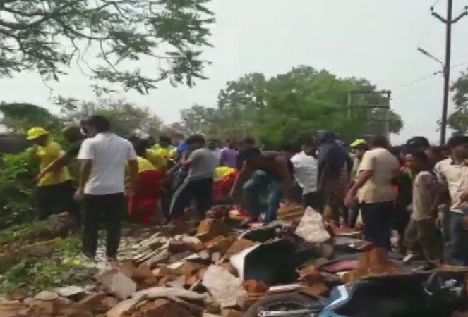 Alasua market, Odisha wall collapse Alasua market, Odisha wall collapse