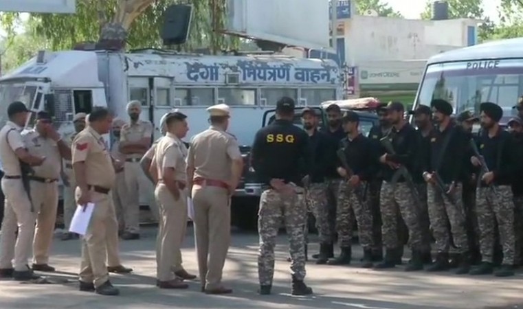 Security beefed up outside Pathankot court over Kathua rape case verdict Kathua rape case verdict