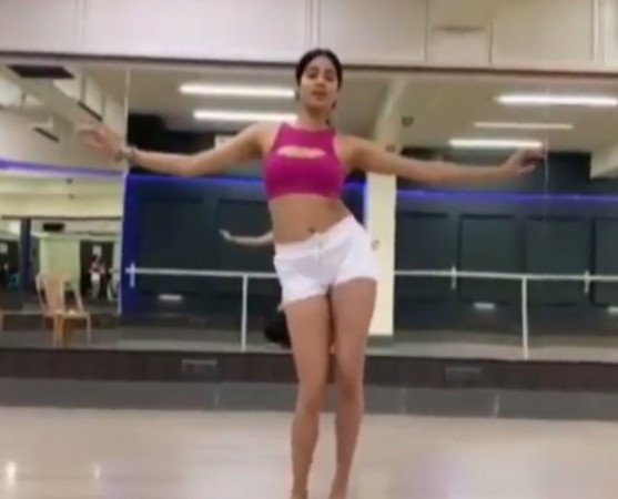 Janhvi Kapoor belly dance Janhvi Kapoor belly dance