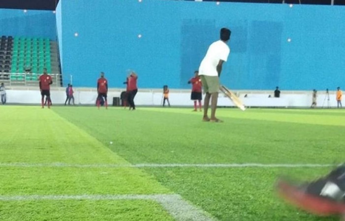 Atlee Kumar plays cricket on Vijay's Thalapathy 63 sets, Thalapathy 63 Football Sets