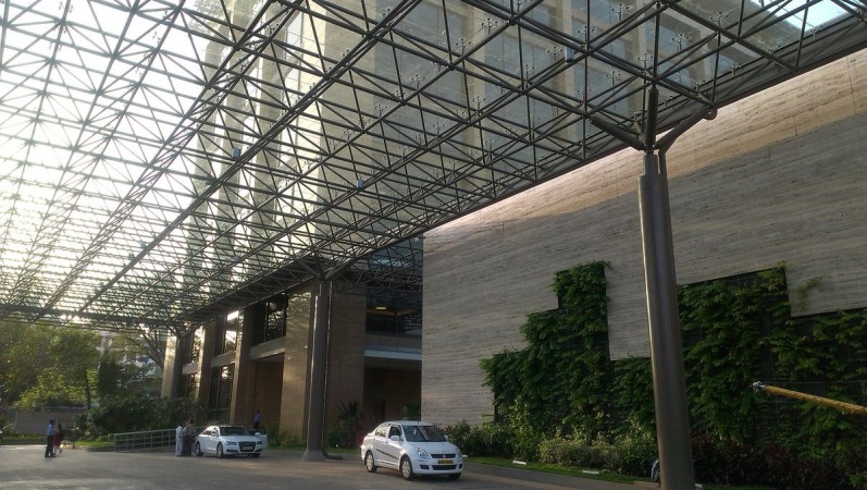 Some estimates value Reliance Center in Santa Cruz at Rs 1,500 crore to Rs 2,000 crore. Anil Ambani will find it difficult to realize Rs 3,000 crore from the property and may also have to reckon with a pending court case. Santa Cruz Reliance Centre
