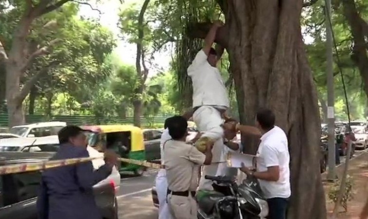 A Congress party worker in Delhi attempted to commit suicide outside the party office