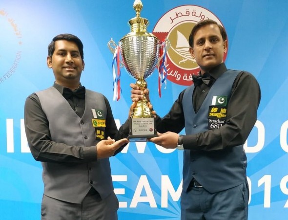 The victorious Pakistan team with the trophy Snooker World Cup