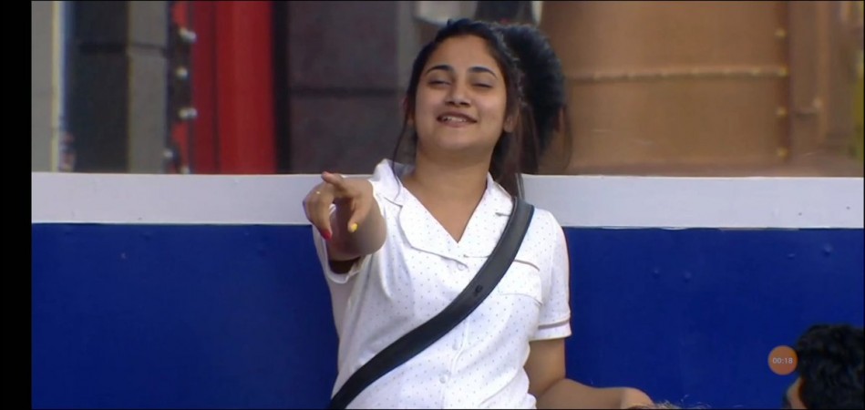   Losliya "title =" Losliya in Bigg Boss Tamil 3. "width =" 660 "height =" auto "tw =" 1199 "e =" 568 "/> 

<figcaption clbad=