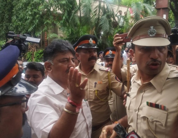 DK Shivakumar prevented from entering Renaissance hotel in Mumbai to meet the rebel MLAs DK Shivakumar prevented from entering Renaissance hotel in Mumbai to meet the rebel MLAs