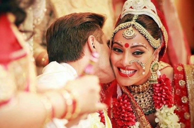   The marriage of Bipasha Basu and Karan Singh Grover "title =" The marriage of Bipasha Basu and Karan Singh Grover "width =" 660 "height =" auto "tw =" 740 "th =" 489 "/> [19659011] Marriage of Bipasha Basu and Karan Singh Grover <span clbad=