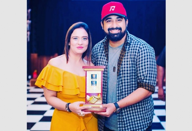 Muskan Narang receiving an award from a celeb Muskan Narang receiving an award from a celeb