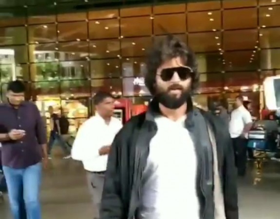 Vijay Deverakonda at Mumbai airport Vijay Deverakonda