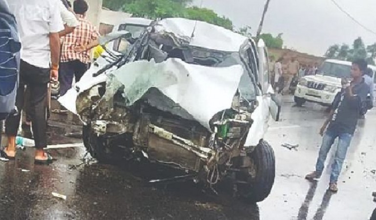 The Unnao rape victim was travelling along with her mother, aunt and lawyer Mahendra Singh. Unnao rape