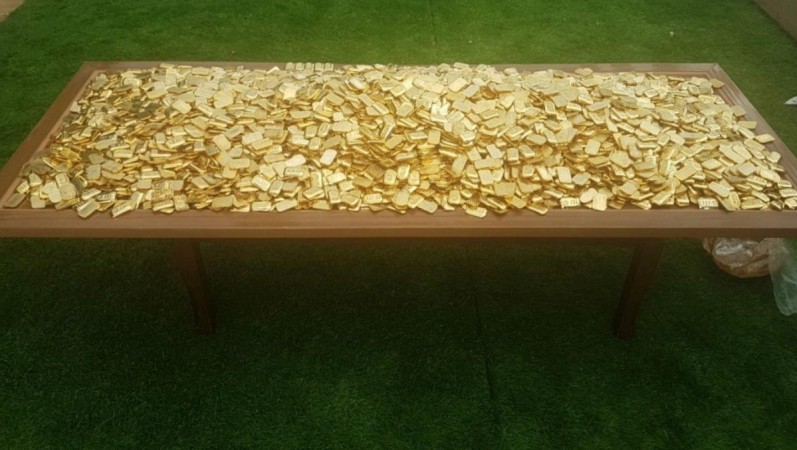 5,550 gold plated copper bars of IMA seized by SIT 5,550 gold plated copper bars seized by SIT