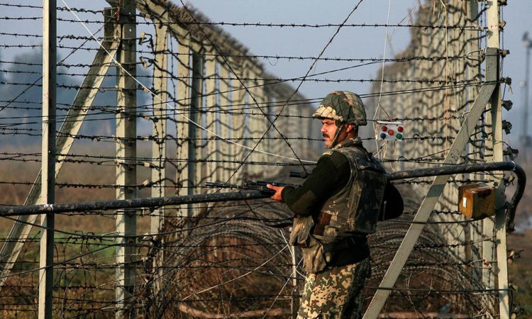 Indian security personnel guards at the Line of Control (LoC). Indian intelligence warned of possible attacks