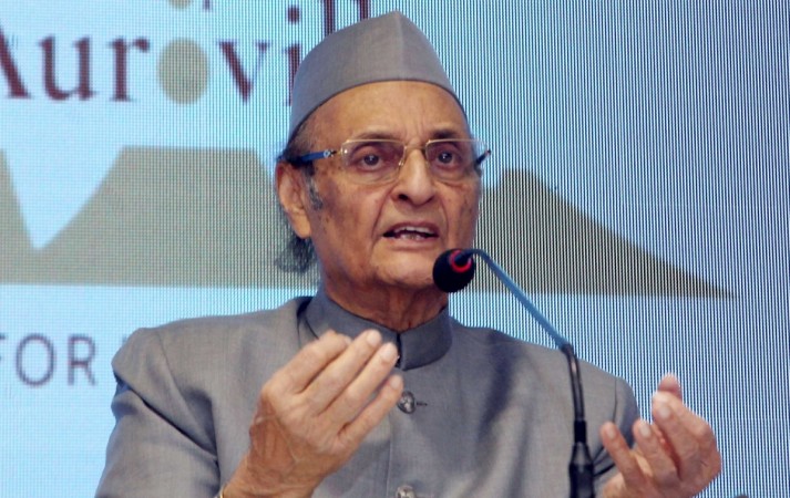 While the Congress has remained divided on the issue, the veteran party leader believes that there are also Karan Singh