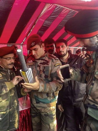 Mahendra Singh Dhoni in Indian Army uniform. dhoni