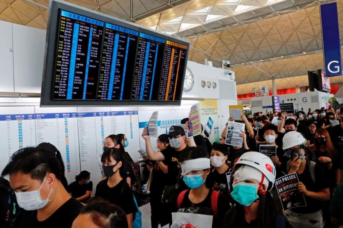 Mass demonstration in the airport after a woman was shot in the eye by the police at a demonstration. Hong Kong Protests in airport