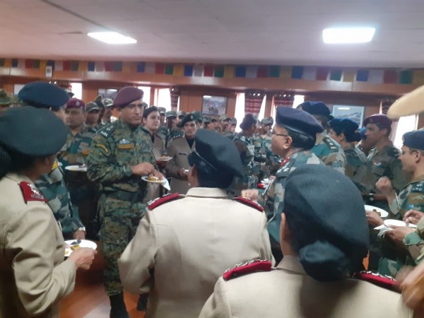 Dhoni having some snacks with fellow officers MS Dhoni