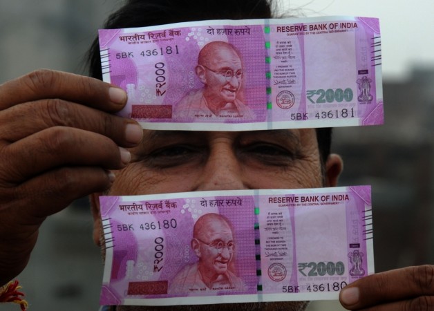 Fake Rs 2000 rupees notes. Rs 2000 fake notes