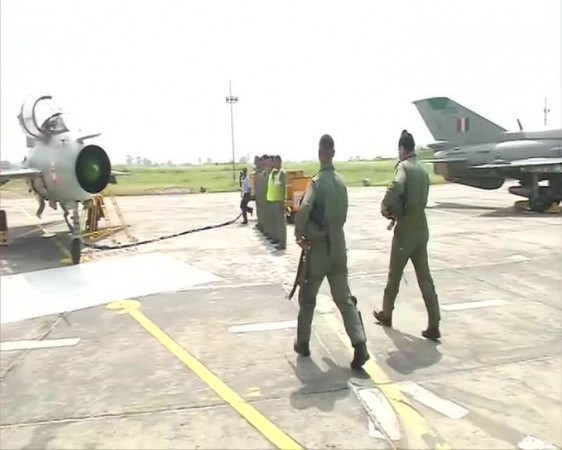 Air Chief Marshal BS Dhanoa and Wing Commander Abhinandan Varthaman at Pathankot Airbase. Air Chief Marshal BS Dhanoa with Wing Commander Abhinandan Varthaman