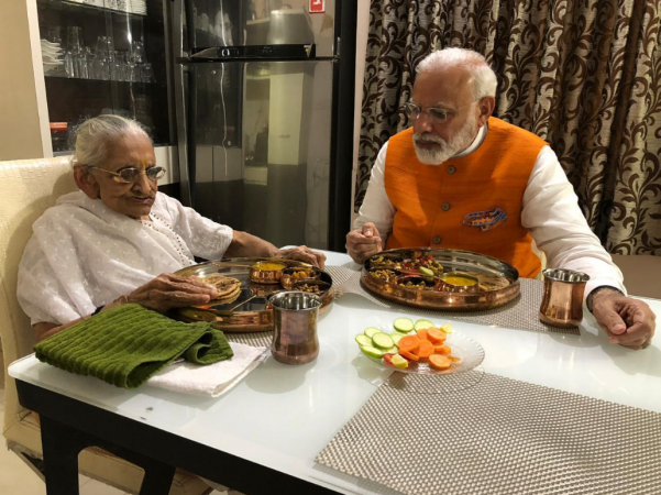 modi meets mother hirabeen modi meets mother hirabeen