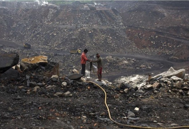 Workers drill at an open cast coal field at Dhanbad district in Jharkhand September 18, 2012. coal field at Dhanbad district, Jharkhand