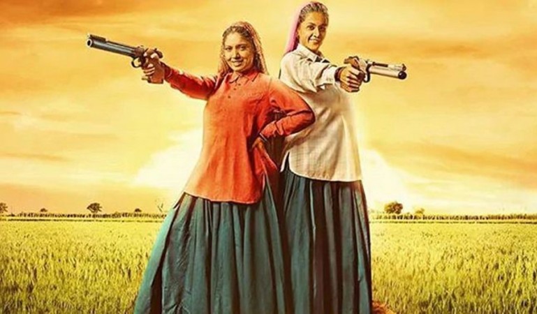 Taapsee Pannu with Bhumi Padnekar in Saand Ki Aankh Taapsee Pannu with Bhumi Padnekar in Saand Ki Aankh