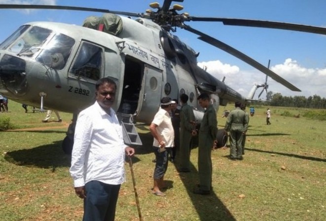 Mil Mi-17 helicopter emergency landing at Mandya Mil Mi-17 helicopter emergency landing at Mandya