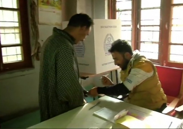 Voting underway in Ganderbal for Block Development Councils (BDC) elections. ANI/Twitter J&K BDC