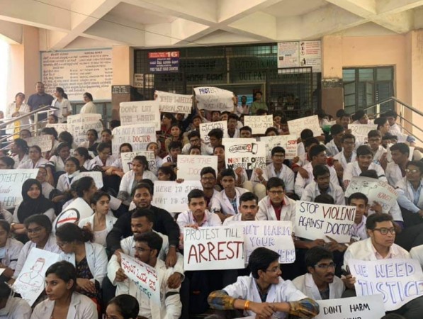 Doctors protesting over the assault of another doctor by Karnataka Rakshana Vedike at Minto Hospital In Bengaluru Doctors protesting over the assault of another doctor by Karnataka Rakshana Vedike at Minto Hospital In Bengaluru