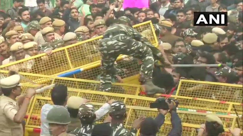 Delhi Police Commissioner Amulya Patnaik was also present at the protest site. JNU protest