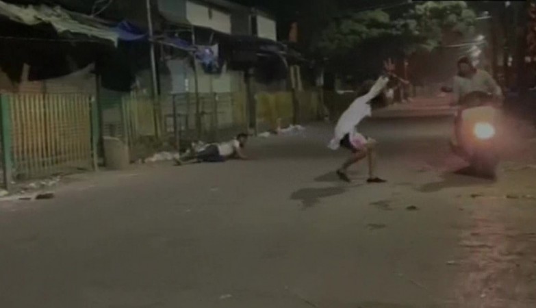 Bengaluru youth arrested for ghost pranking commuters near Yeshwantpur Bengaluru youth arrested for ghost pranking commuters near Yeshwantpur